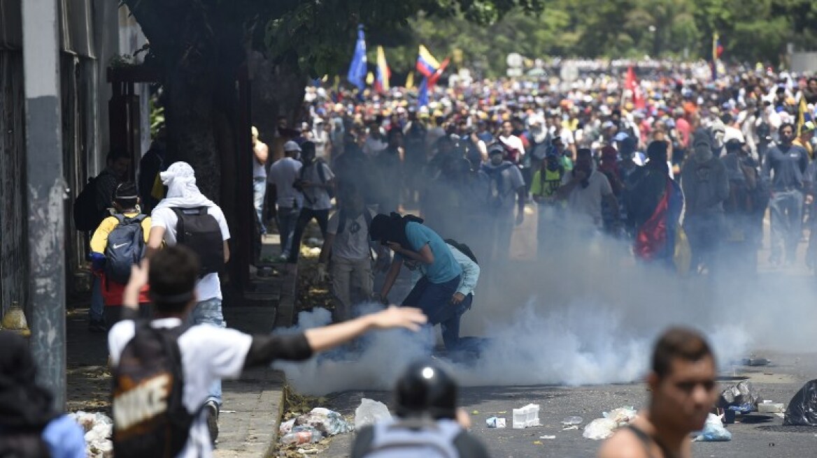 Βενεζουέλα: Διαδηλώσεις και συγκρούσεις με σύνθημα «όχι στη δικτατορία»